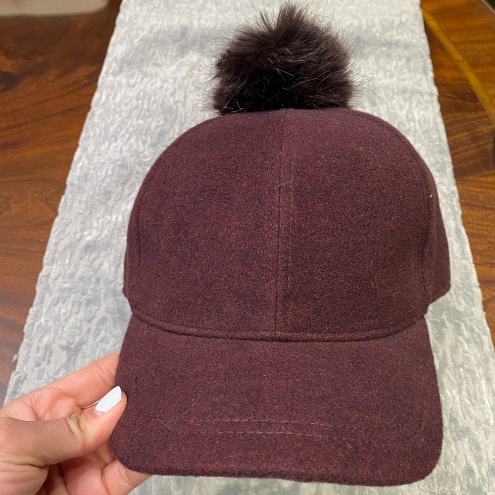 “Rouge “ pompon cap 🧢